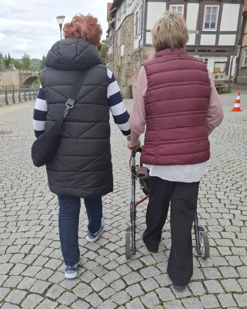 Gemeinsamer Spaziergang im Rahmen der Alltagsbegleitung